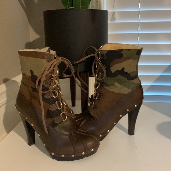Michael Kors Studded Camouflage Leather Boot Size 6.5 - Picture 4 of 11